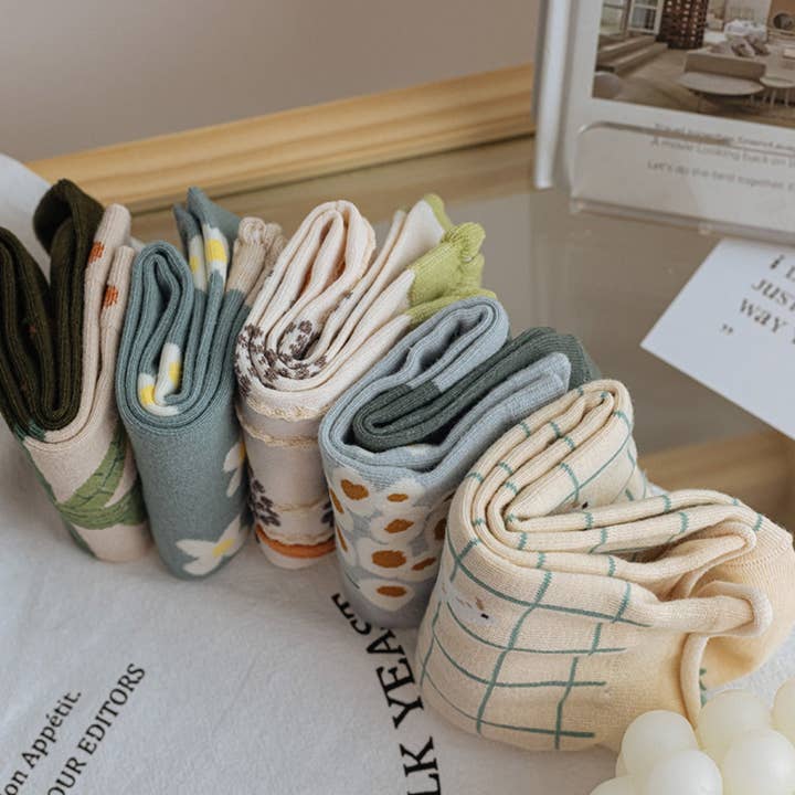 Funkyrel® Atzbranding Limited - Wholesale Socks - Women's - Rufia - Floral Lace Trim Mid-Calf Socks4