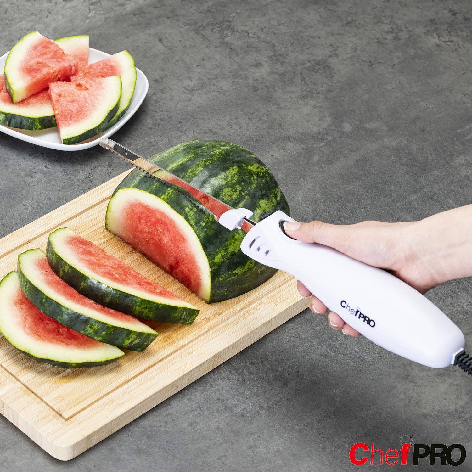 ShopBobbys – wholesale Kökskniv – PREMIUS tandad snidning elektrisk knivsats med trästativ5