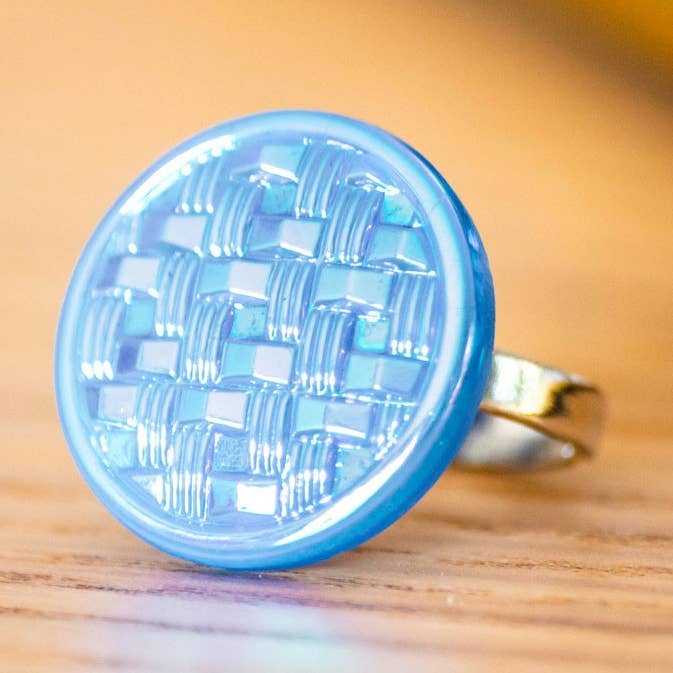 Bague bouton Cécile bleu pour la vente par Assuna