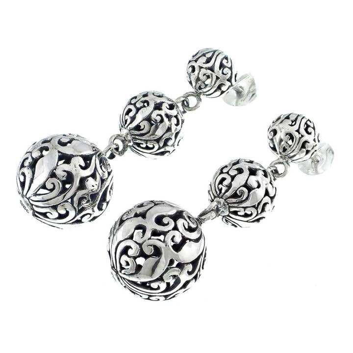 Boucles d'oreilles pendantes en argent 925 avec boules pendantes et filigrane en volute, 4,1 cm. pour la vente par FifiRose