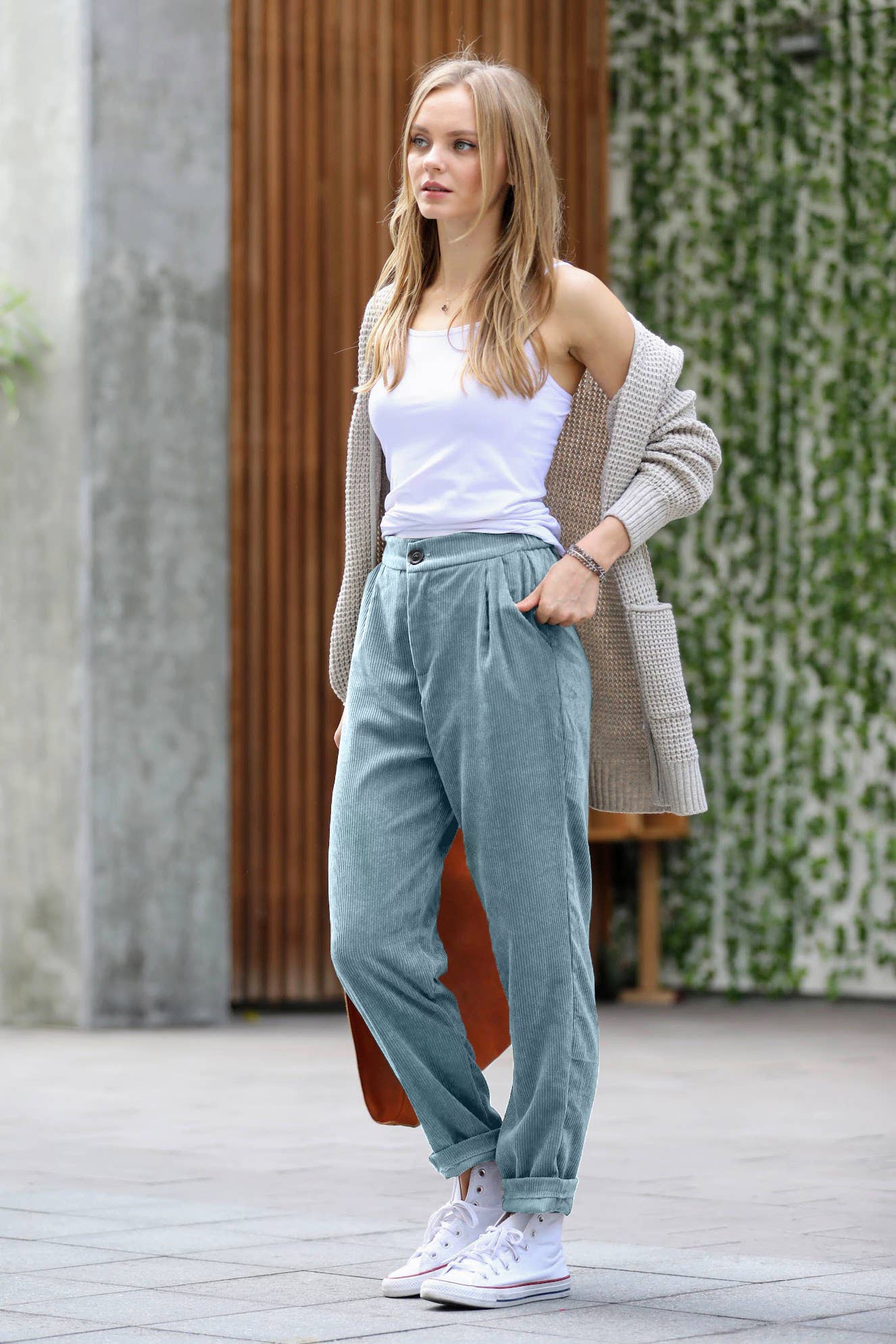 42POPS - Venta al por mayor Pantalones - Mujer - PANTALONES DE PANA DE TIRO ALTO CON BOLSILLOS16