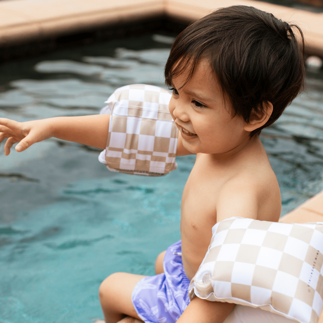 Swim Essentials | Checkmate  Beige Zwembandjes 2-6 jaar for wholesale on Faire1