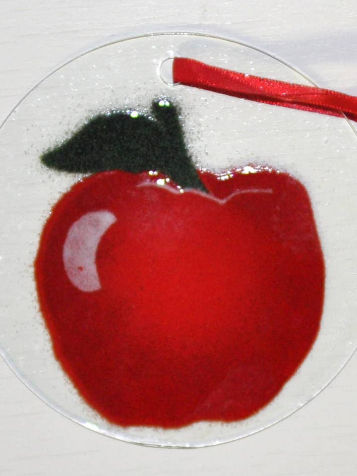 Attrape-soleil/décoration en forme de pomme pour la vente par Folio Art Glass