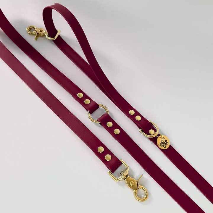 Waterproof dog leash in burgundy Biothane for wholesale by Oscar & co
