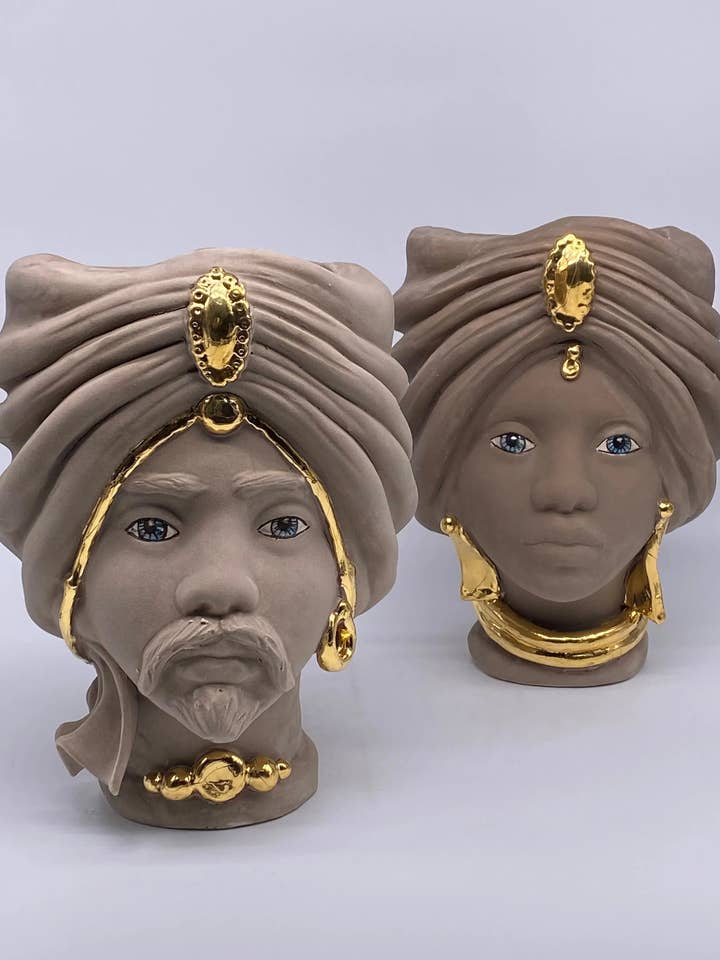 Moro Heads Athena Ceramica Caltagirone cm H.24 L.18 Handgemaakte gouden modder voor wholesale door DD Ceramiche Siciliane