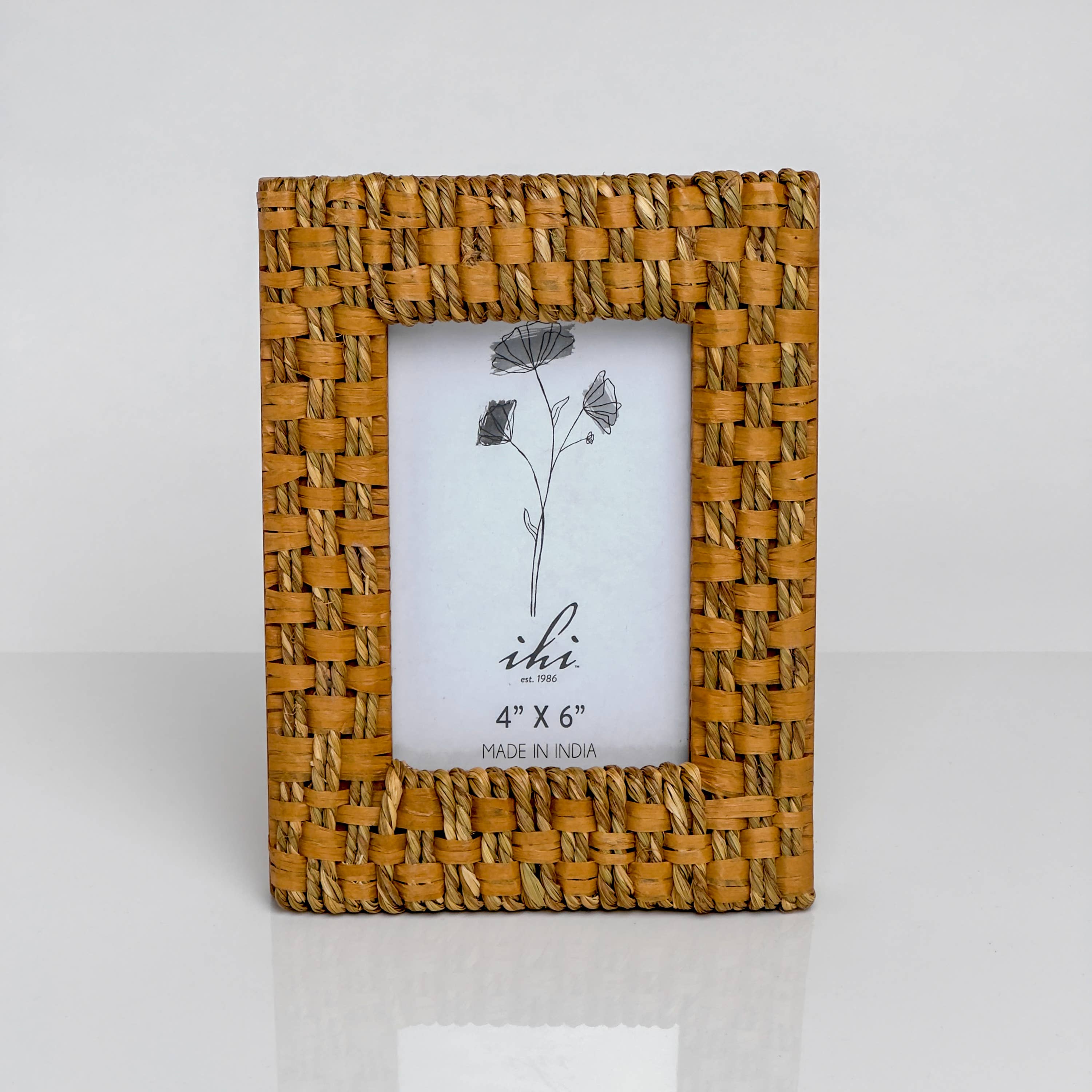 India Handicrafts Inc – wholesale Picture frame – Rattan Rope Frame 4x60