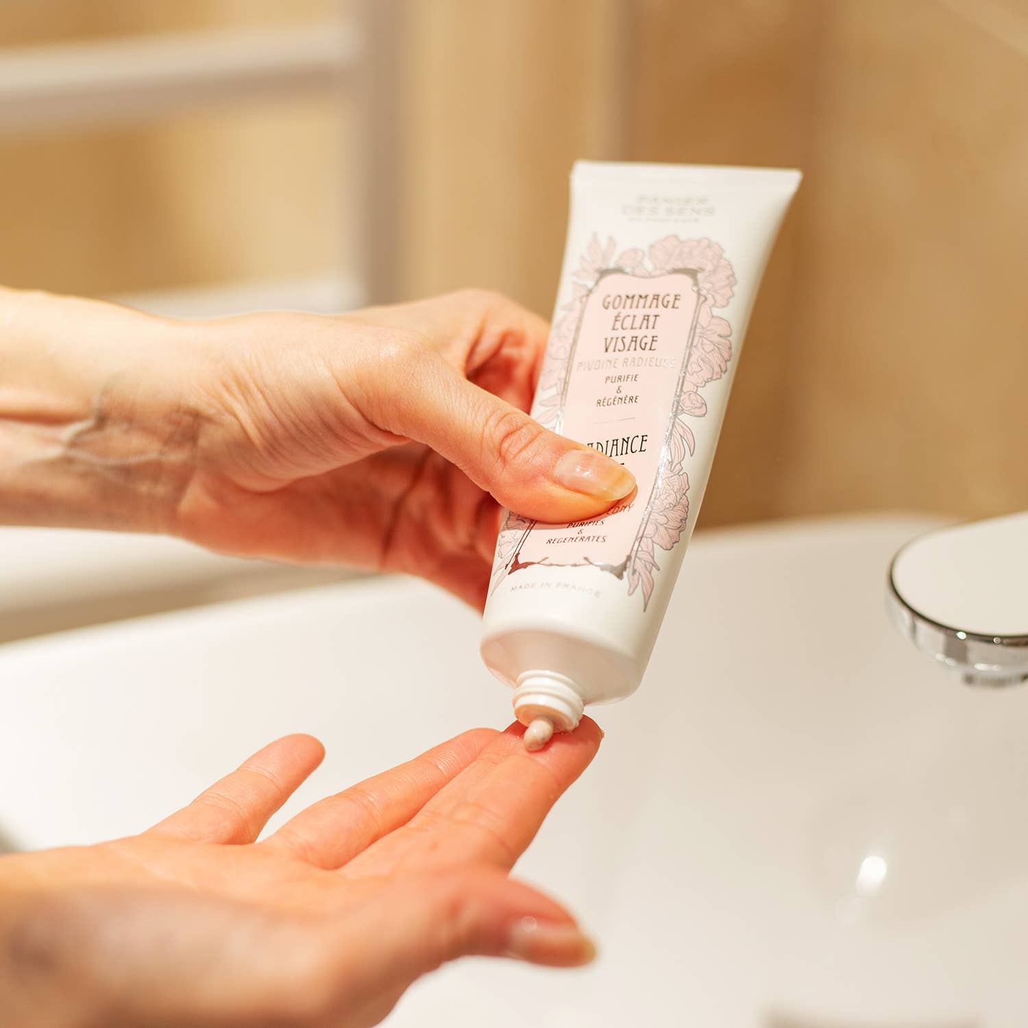 Panier Des Sens – wholesale Facial exfoliant/scrub – Face scrub 75 ml | Radiant peony4