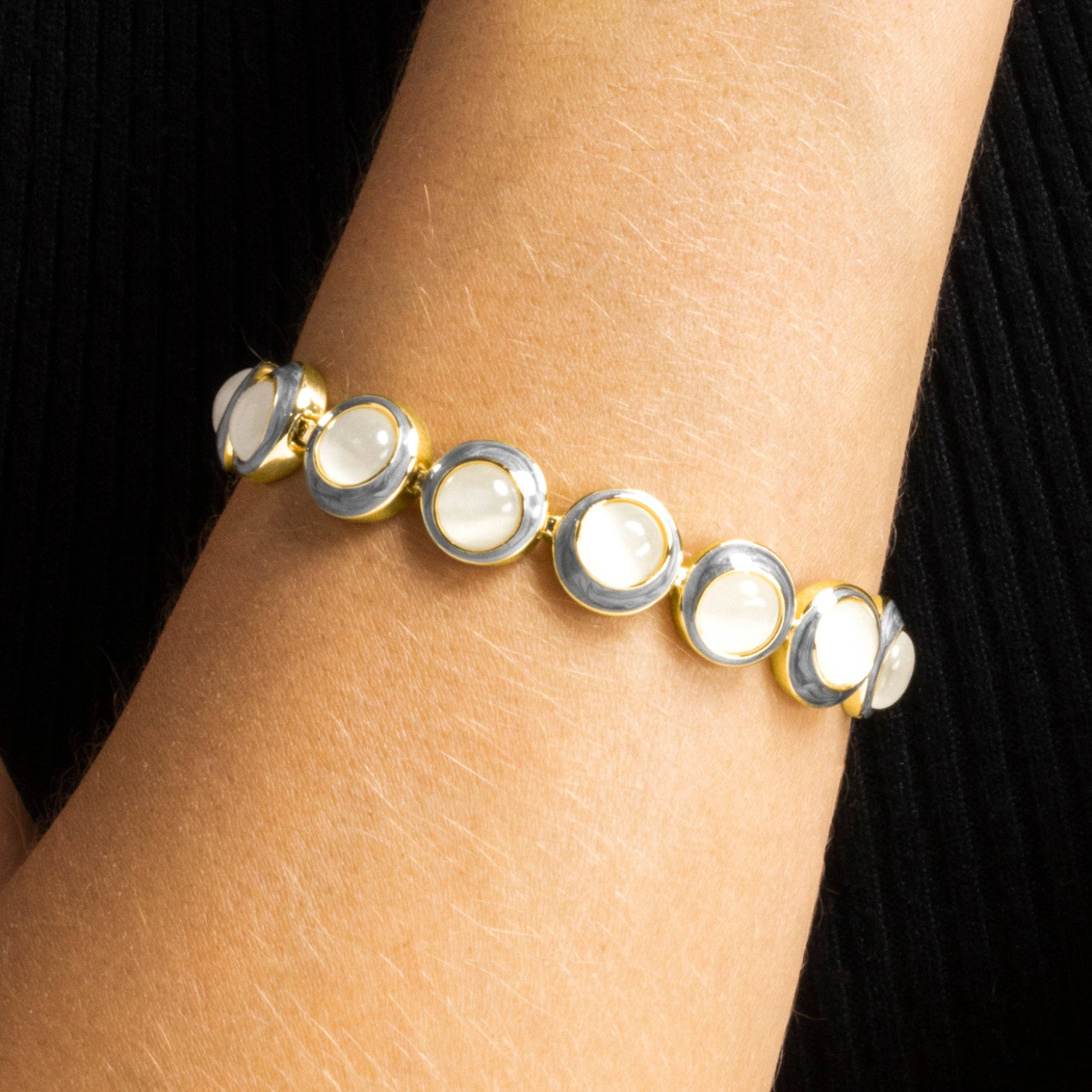 Luxenter - Wholesale Charm/Dangle Bracelet - Pulsera Luxenter con Ojo de Gato acabado oro 18k - Nawil4