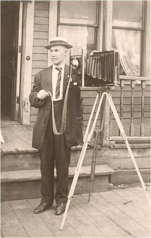 Found Image Press – wholesale Magnet – Magnet PH-26 Man with Old Camera0