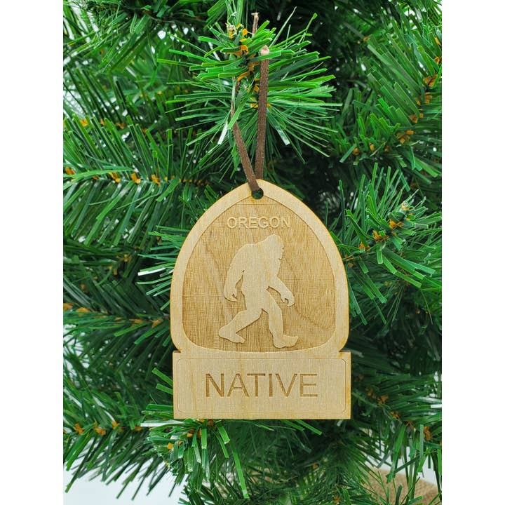 Ornement Bigfoot autochtone de l'Oregon pour la vente par Rocket Laser Graphics