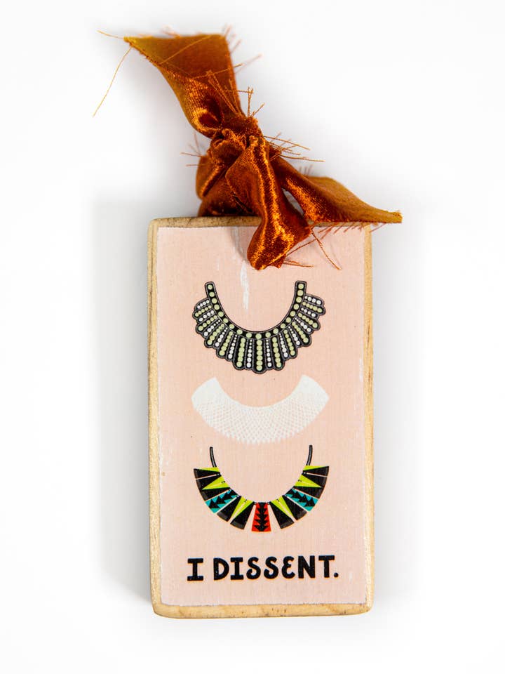 Ruth Bader Ginsburg Dissent Collar Houten Vakantieornament voor wholesale door ARCHd