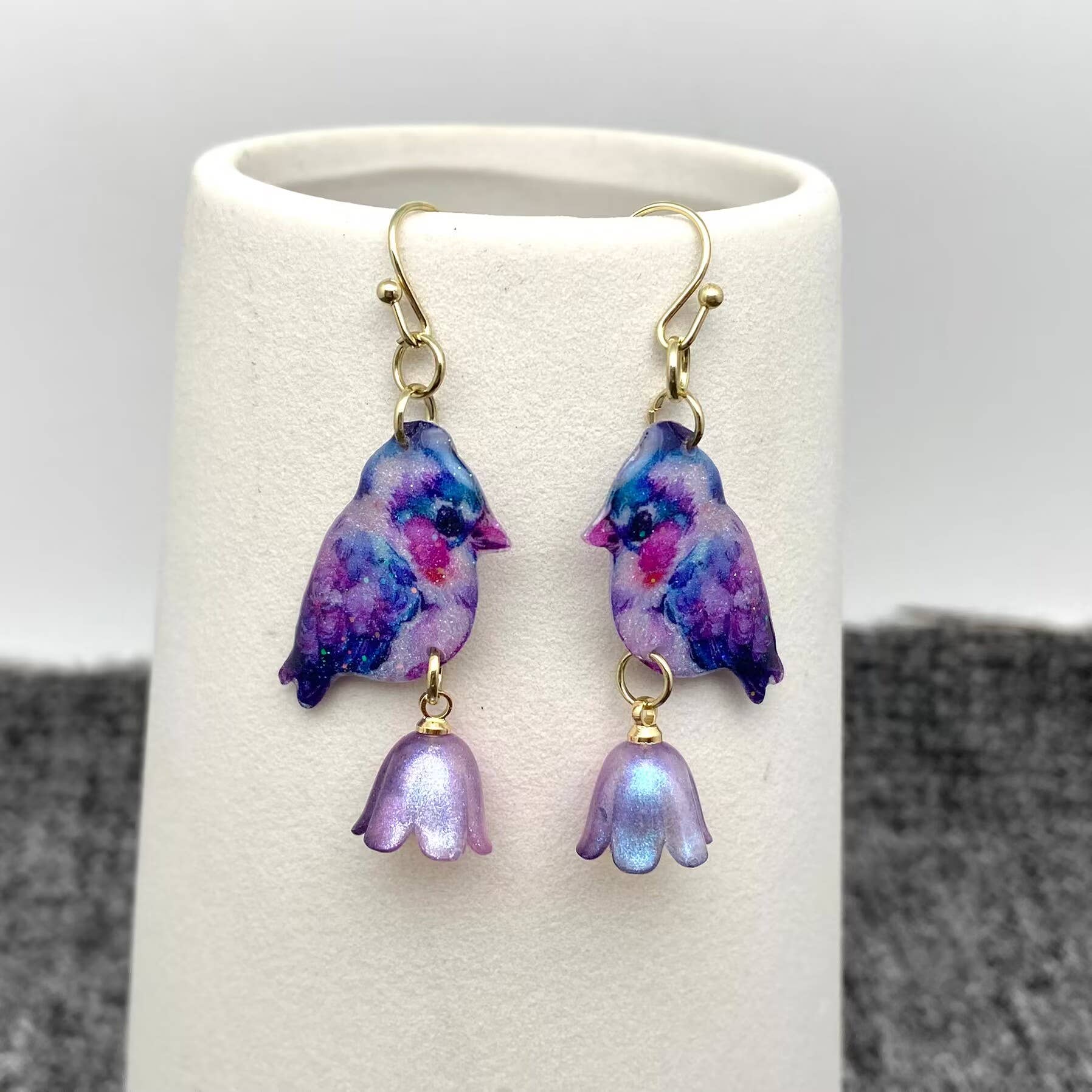 Mio Queena - Wholesale Dangle Earrings - Robin Picking Flowers, Resin Birds Dangle Earrings3