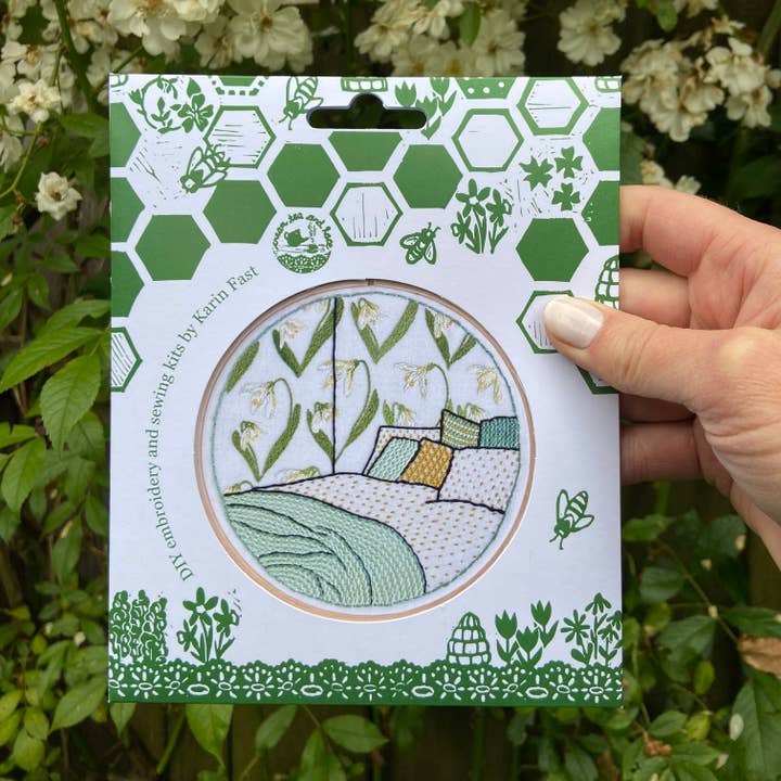 Cream Tea and Lace – Engroshandel Broderitilbehør – broderisæt vintergæk soveværelse, interiørdesign moderne bøjlekunst2