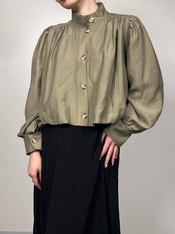 Blouse met pofmouwen - PETALE voor wholesale door MAXMILA PARIS