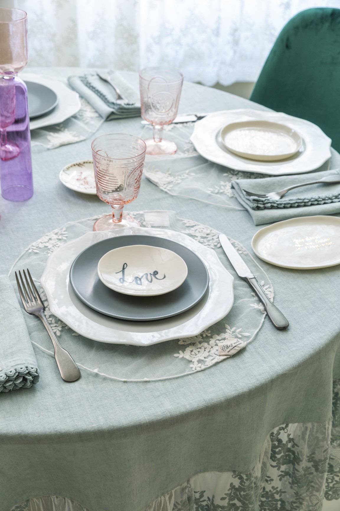 Natural White Set of 2 Provence Placemats for wholesale on Faire1