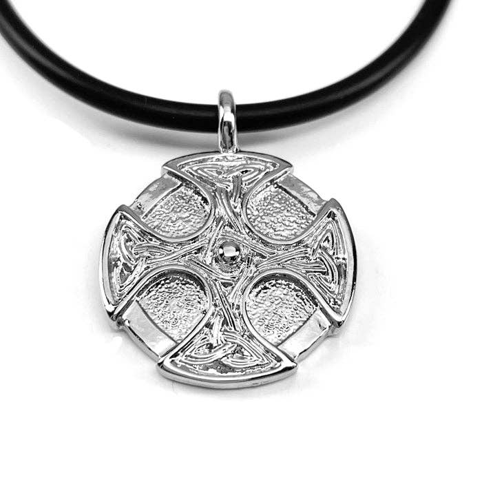 Celtic Cross Trinity Shield Vedhæng Rhodium Halskæde for engroshandel hos Forgiven Jewelry