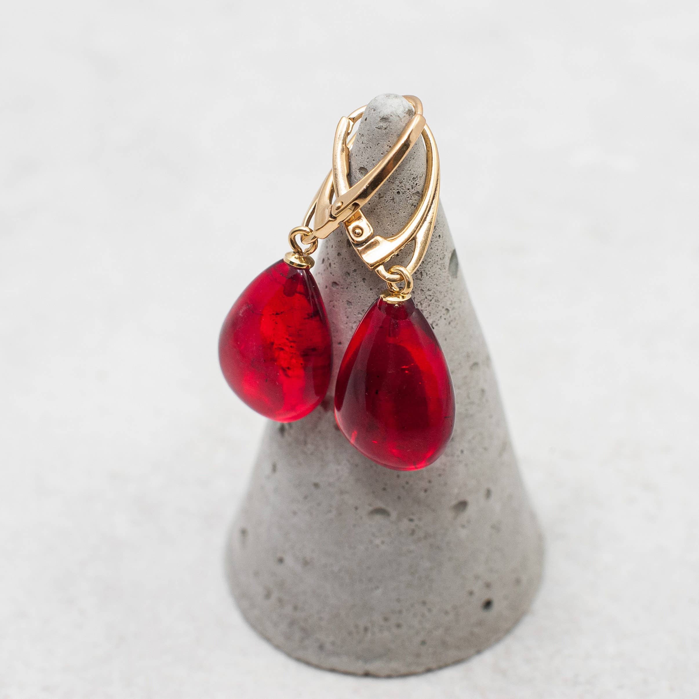 Marcin Waryszak - Vendita all'ingrosso Orecchini pendenti - Orecchini in ambra rossa a goccia, orecchini in ambra baltica con rubino, oro8