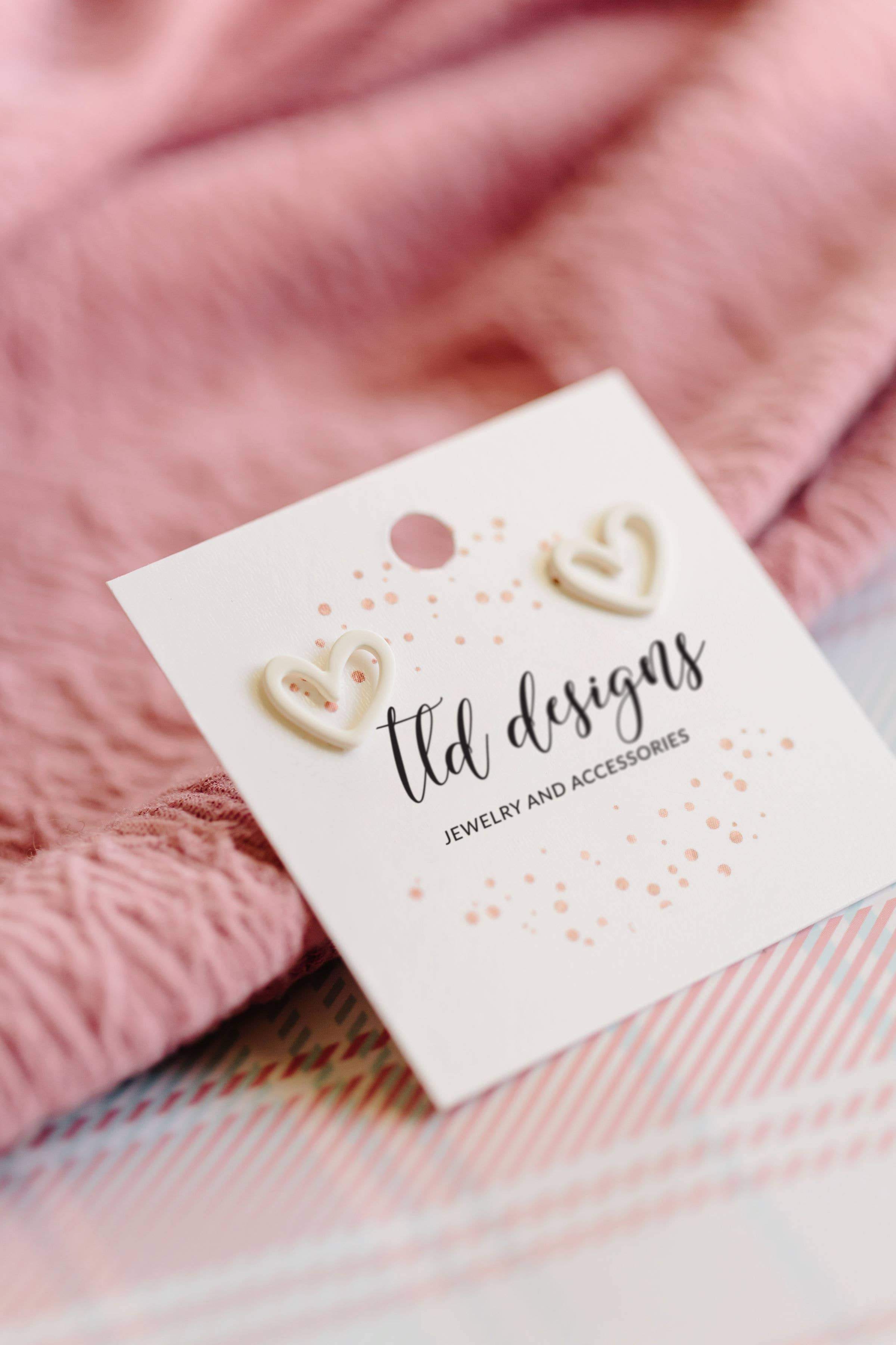 TLD Designs – wholesale Stud/post earrings – U stole my heart studs1