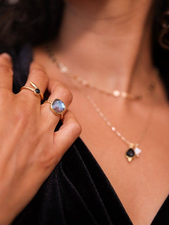 Collier or et pendentif onyx noiret petite nacre pour la vente par Delfea Jewelry