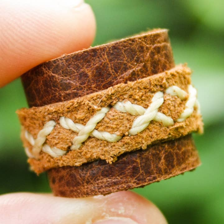 Cuenta para rastas o cuentas para barba con 2 lados de cuero para venta al por mayor de Nomadu