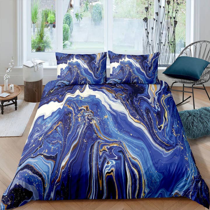 Ensemble de chambre à coucher contemporain bleu roi avec housse de couette esthétique, marbre doré, art abstrait, décoration de chambre, ensemble de literie bohème chic pour la vente par daintyduvet