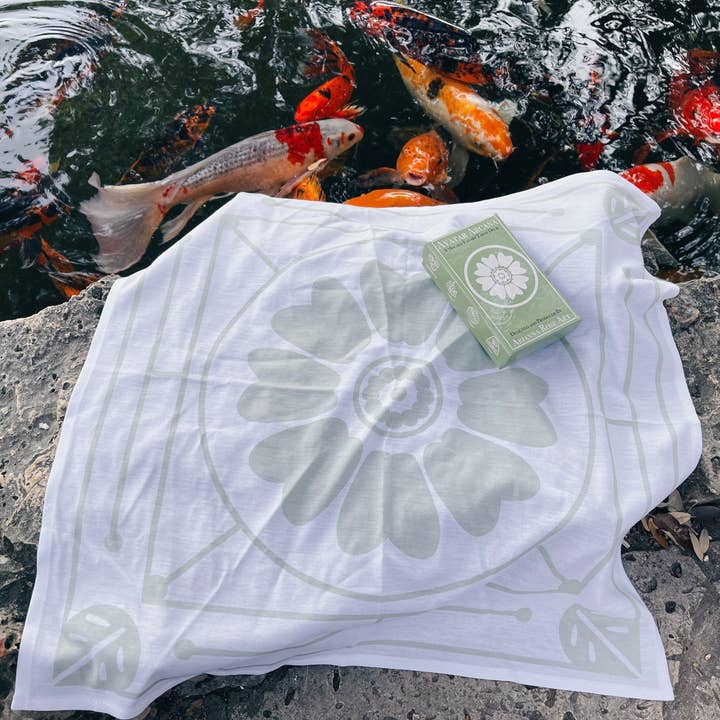 Tissu d'autel de lotus en fleurs pour la vente par Arianna Rose Art