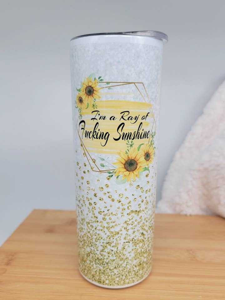 Tasse de voyage « I'm a Ray of Fucking Sunshine » de 20 oz pour la vente par Boutique Two Sisters