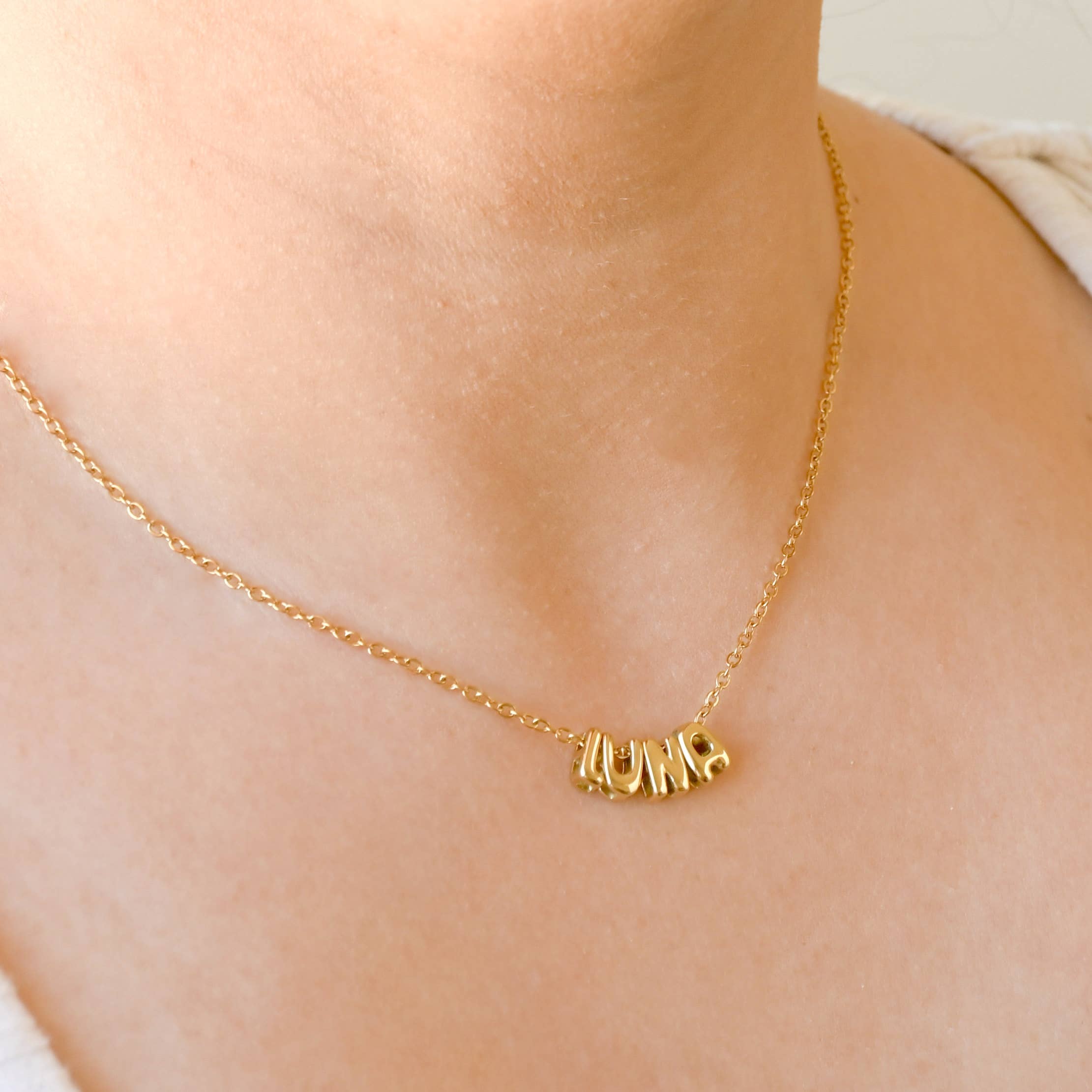 Blueyejewelry - Vendita all'ingrosso Collana con ciondolo/pendaglio - Collana Personalizzata con Nome a Lettere Gonfiate Piccole4