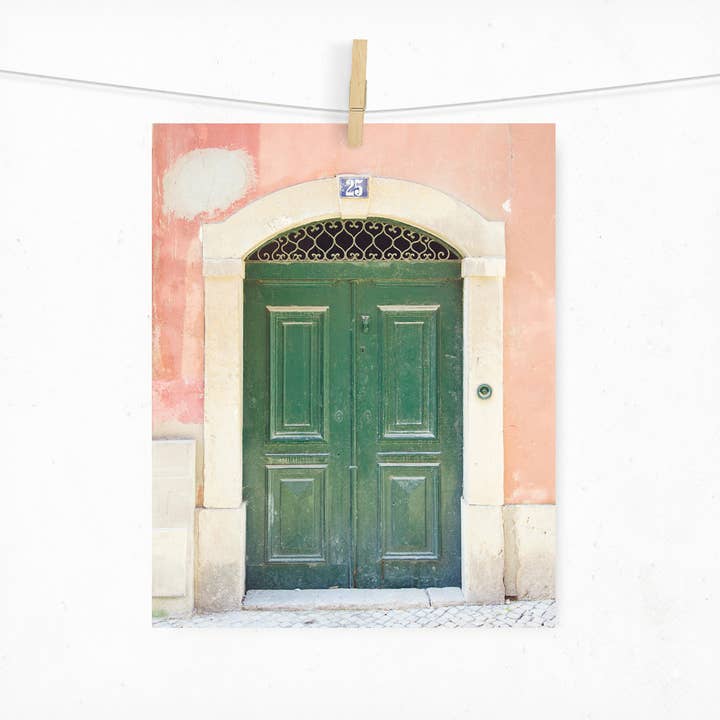 Photo de voyage rose avec porte de Lisbonne | 5 x 7 ou 8 x 10 pour la vente par Jillian Audrey Photography