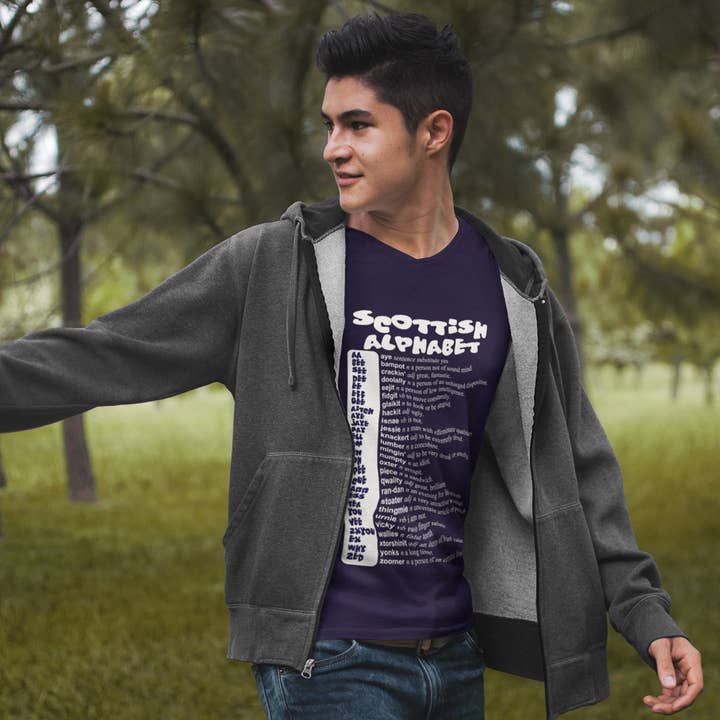 Brave Scottish Gifts – Engroshandel T-shirt med print - Unisex – Det skotske alfabet1