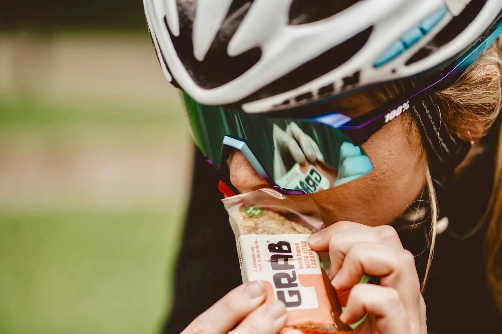 Jenks Brands Limited – wholesale Snack bar – Grab Energy Butter Flapjacks with Salted Caramel 12x65g2