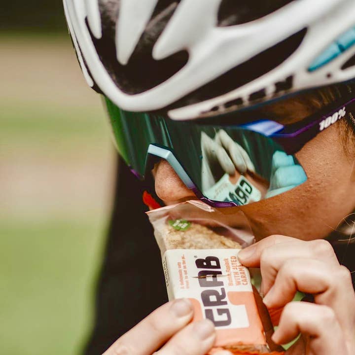 Jenks Brands Limited – wholesale Snack bar – Grab Energy Butter Flapjacks with Salted Caramel 12x65g2