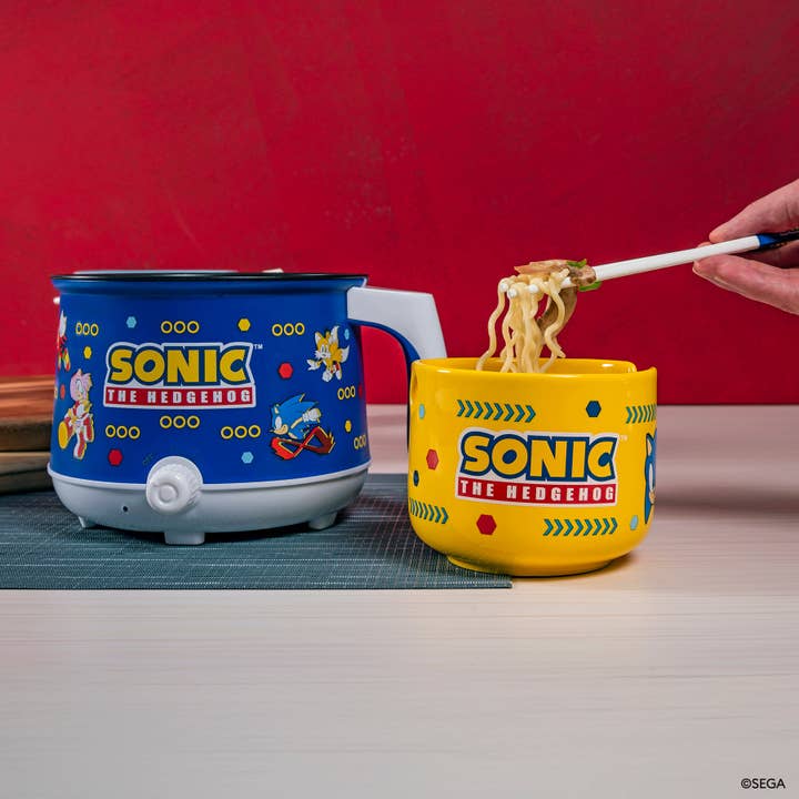 Uncanny Brands - Wholesale Kitchen Appliance - Uncanny Brands Sonic the Hedgehog Hot Pot with Ramen Bowls2