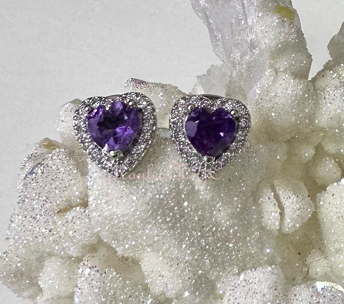 KayleeNYC - Vendita all'ingrosso Orecchini a bottone - Orecchino a Perno in Argento Sterling con Cuore di Ametista Naturale2
