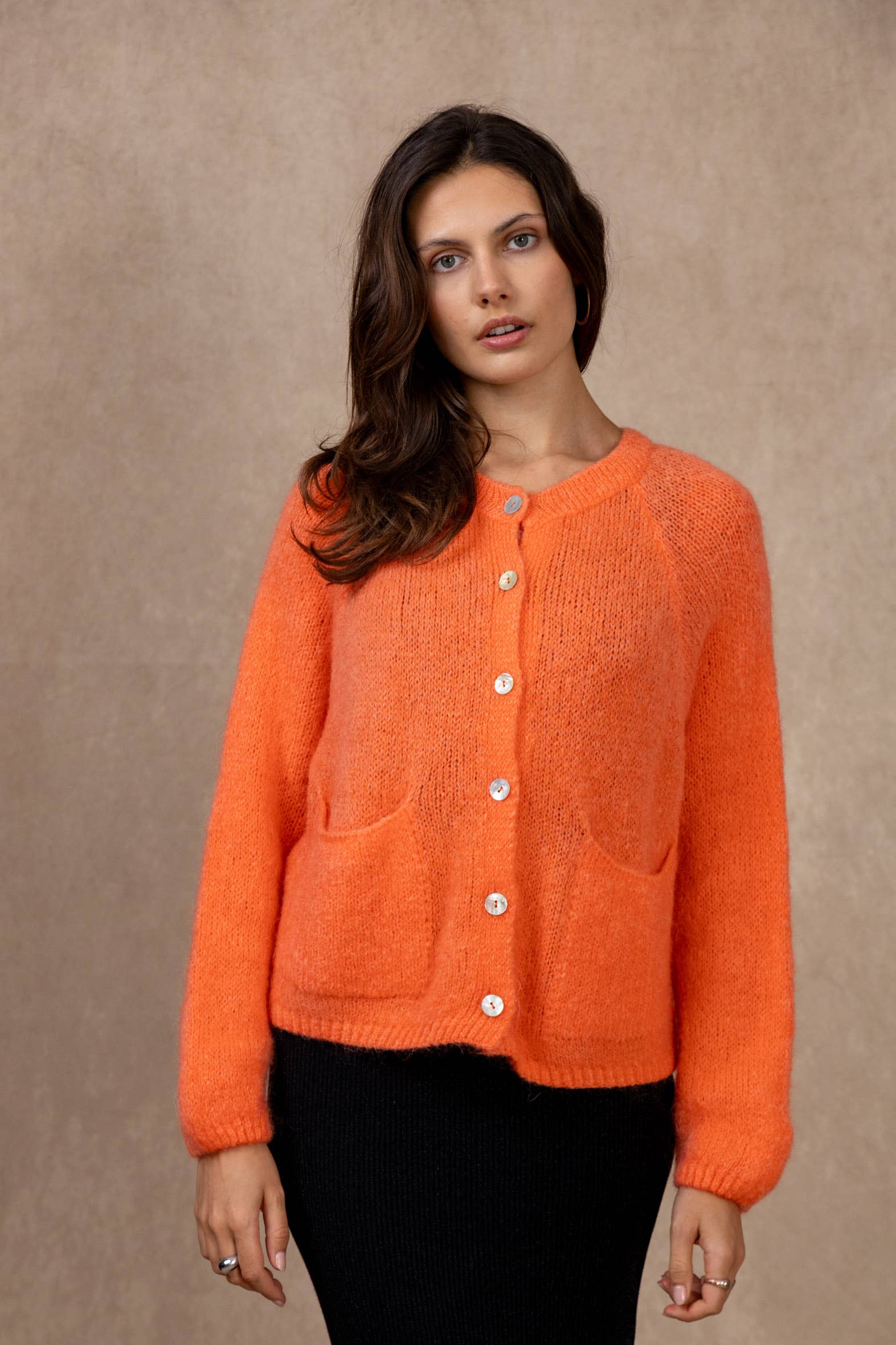 NAÏS PARIS – Cardigan - Mulher por atacado – Cardigan de gola redonda com mangas longas em kid mohair e lã31