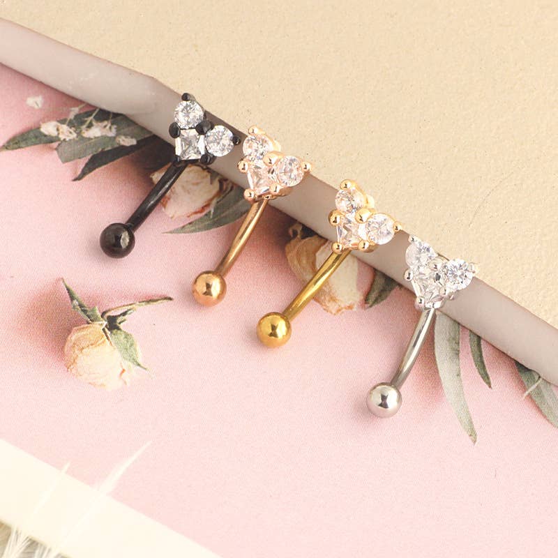 Gemscape UK – Großhandel Bauchnabel-Piercings – Bauchnabelpiercing in Herzform mit drei Kristallsteinen4