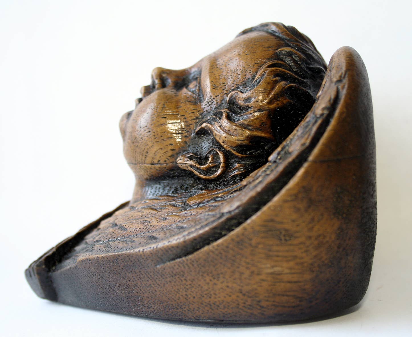 Oakapple Designs Ltd - Wholesale Decorative Figurine - Cherub's Head with Wings - Reproduction Victorian Carving5