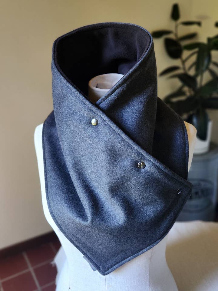 Col bénitier à boutons-pression - anthracite - coupe slim pour la vente par Grandma Skills