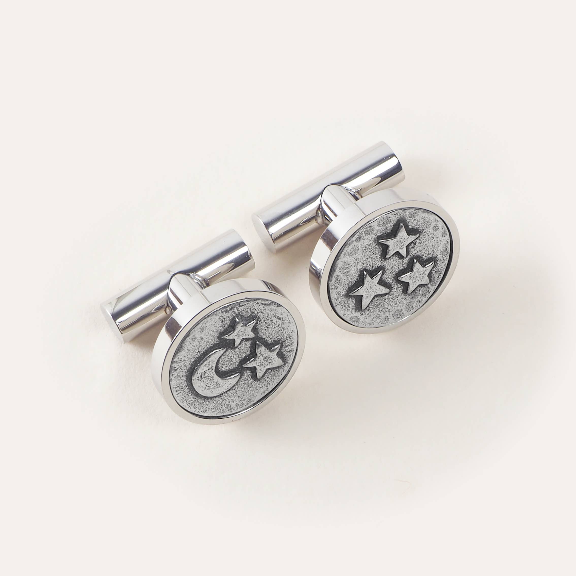 Kutuu – wholesale Cufflinks – 'Love You to the Moon and Back' Cufflinks