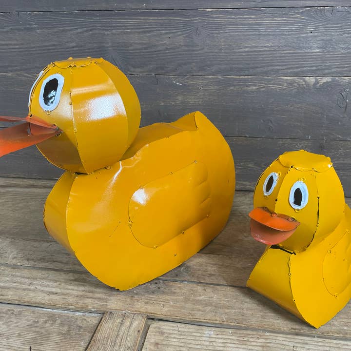 My Amigos Imports - Venta al por mayor Adornos/decoración de exteriores - Pato de Metal Recuperado-Amarillo-Jardín-Arte de Patio-Dos Tamaños-OFERTA