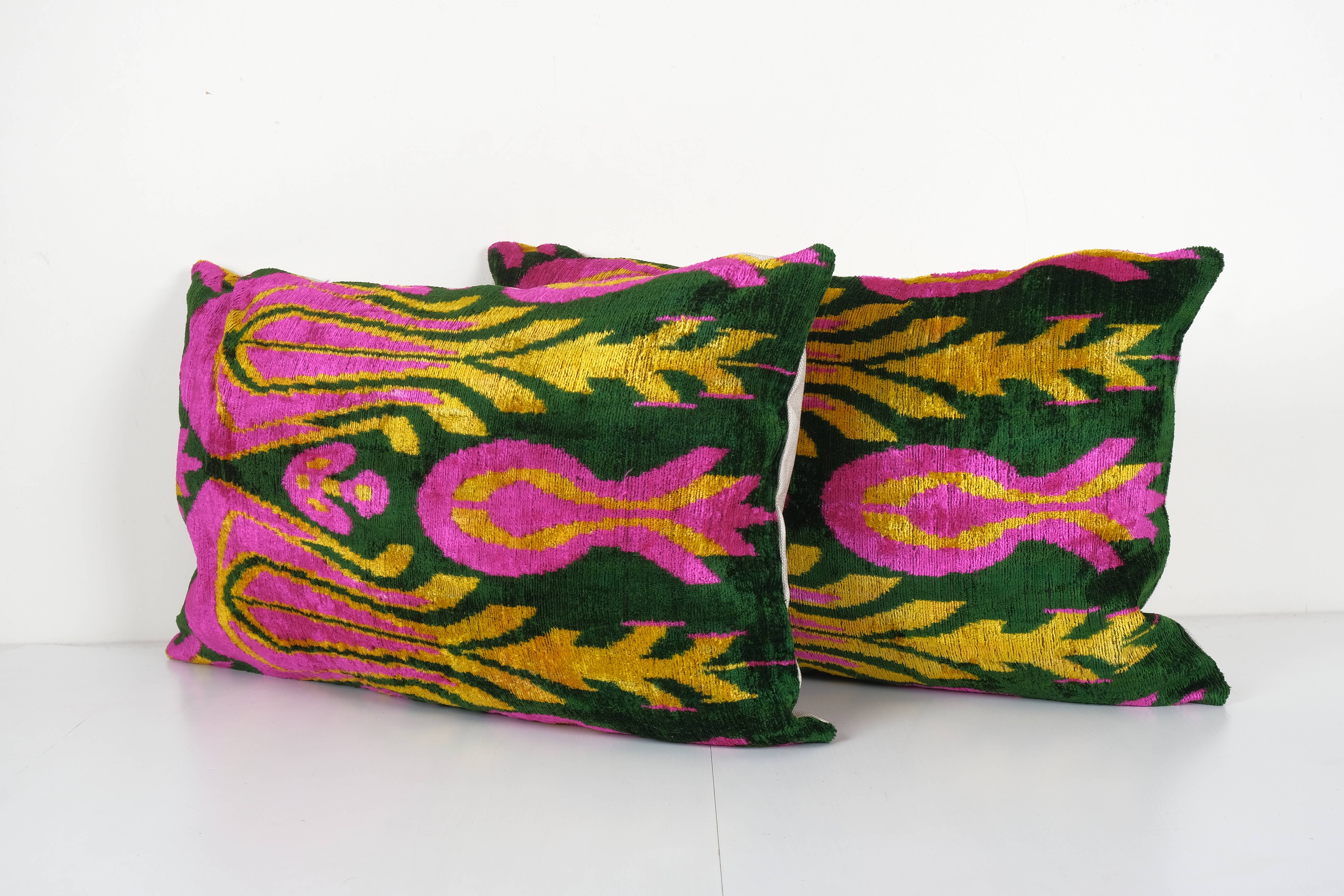 Vintage Pillows Store – wholesale Svankstödskudde – Uppsättning av två rosa siden Ikat kudde med tulpan mönster1