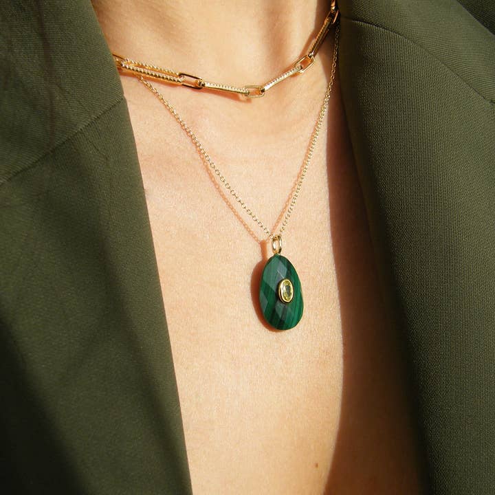 Le Collier Aura de Malachite pour la vente par Dara Jewellery