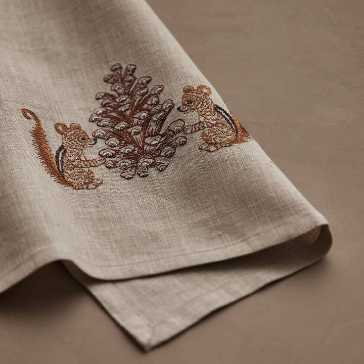 Coral & Tusk - Vente Torchons - Torchon Chipmunks avec pomme de pin2