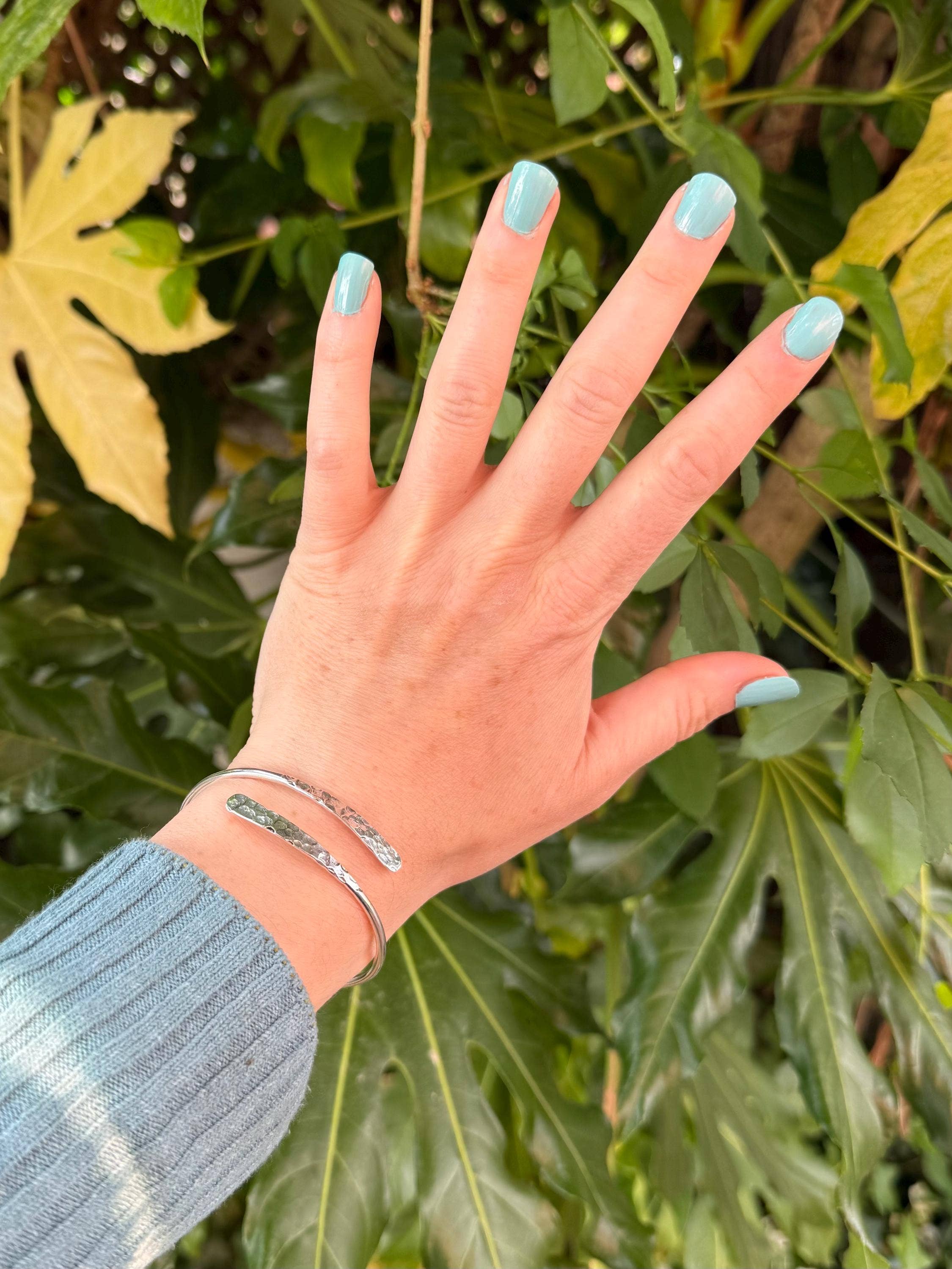 Kaali Boutique - Vendita all'ingrosso Bracciale a polsino - Bracciale in Argento Martellato, Bracciale Antiossidante6