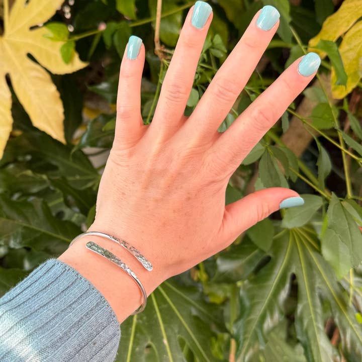 Kaali Boutique - Vendita all'ingrosso Bracciale a polsino - Bracciale in Argento Martellato, Bracciale Antiossidante6