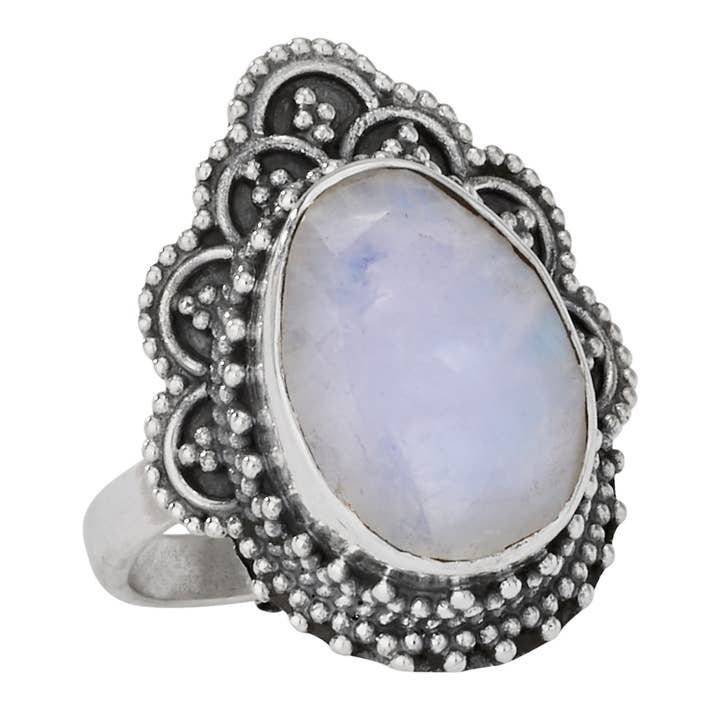 Bague en argent sterling et pierre de lune arc-en-ciel crochetée pour la vente par Tiger Mountain Jewelry