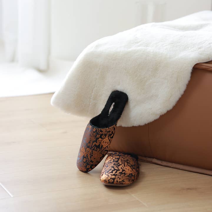 Lian Collection - Wholesale Slippers - Unisex - Unisex Embroidered Dragon Slippers – Faux Fur Lined 4