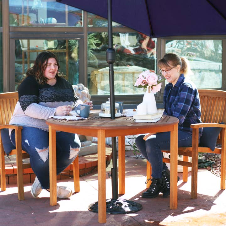 Sunnydaze Decor - Vente Table de terrasse - Table à manger ronde de patio en bois Meranti de 42,75 po