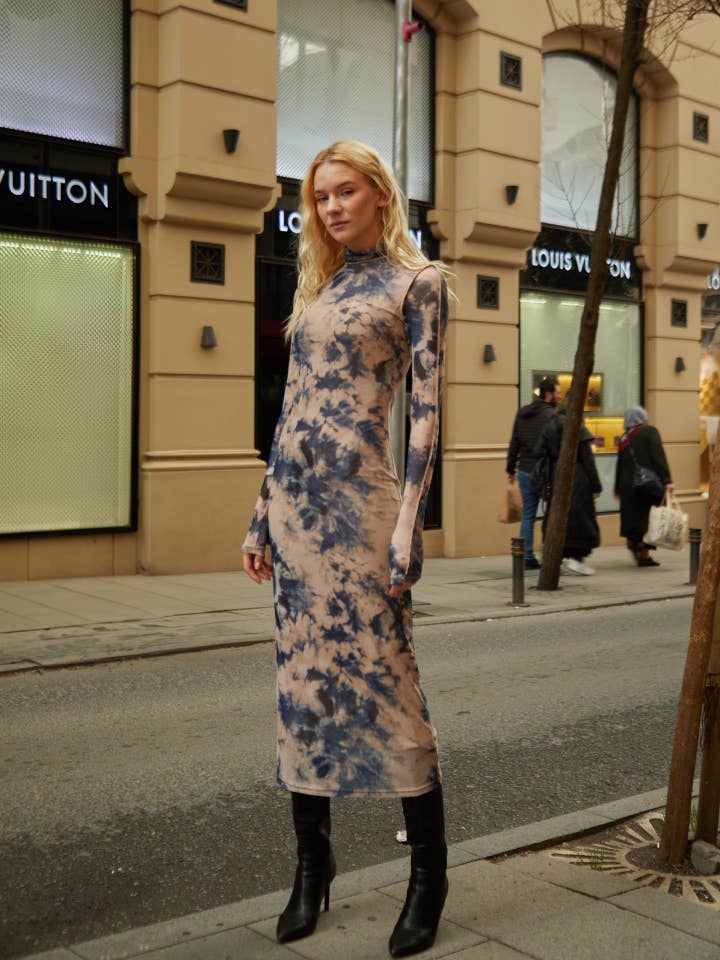 Batikmuster Midi-Langarmkleid für den Großhandel von JUSTE