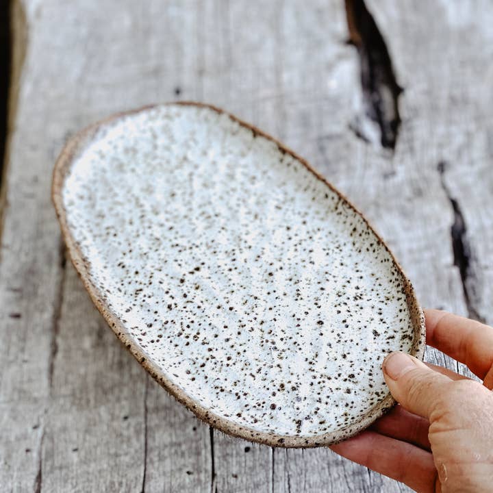 River Ceramics - Wholesale Serving plate - White Speckle Serving Plates - Hand Carved Pattern3